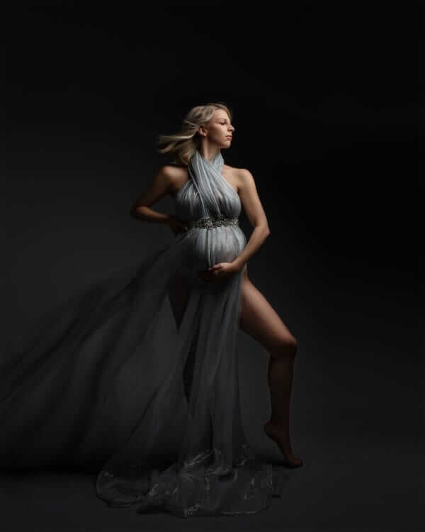 Edles Babybauch-Portrait Shooting im Saarland mit eleganter Lichtsetzung