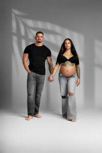 Babybauchshooting im Studio – warum Inszenierung nichts mit Kitsch zu tun hat